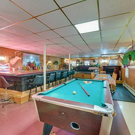 Lanesville Home With Pool Table, Bar And Deck!